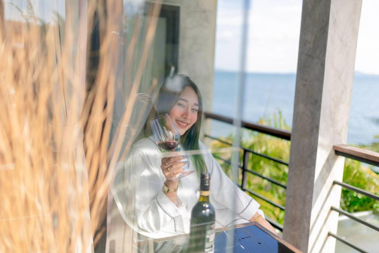 Windy Seaview Resort Chao Lao Beach Esterno foto